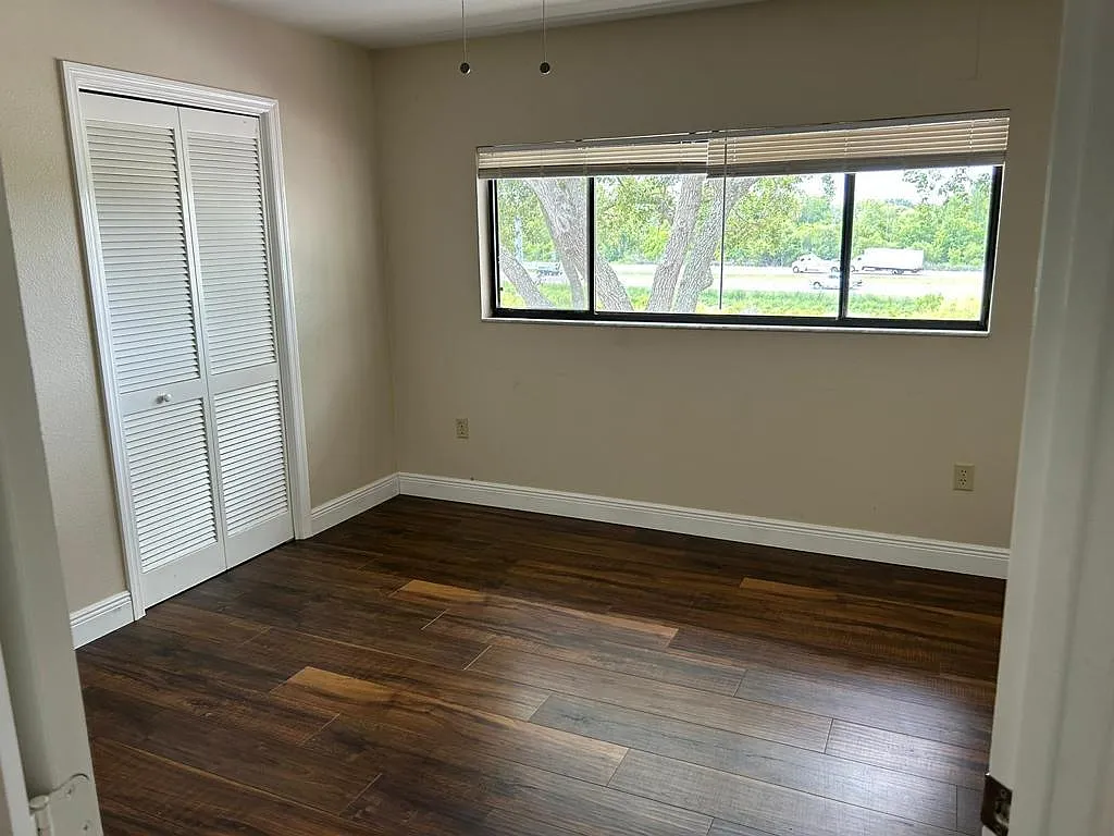 222 Carpenters Way, Unit 6 — Photo 4