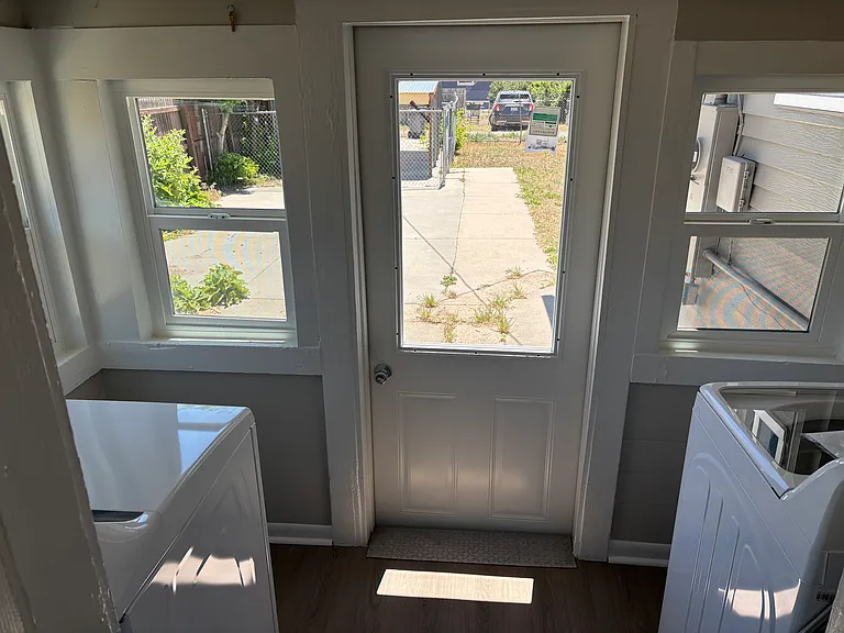 717 W 27th St — Photo 11