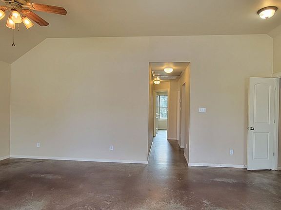 5th image of 115 E Gregg St