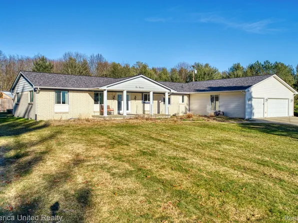 200 Dinkel Dr, Howell, MI 48843