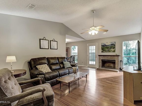 5th image of 2476 Bluffton Dr
