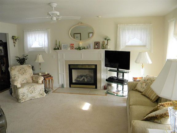 4th image of 143 Saint Andrews Dr