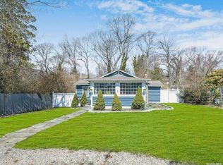 81 Crestwood Rd, Rocky Point, NY 11778