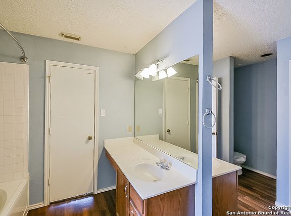 4th image of 7302 Caddington Dr