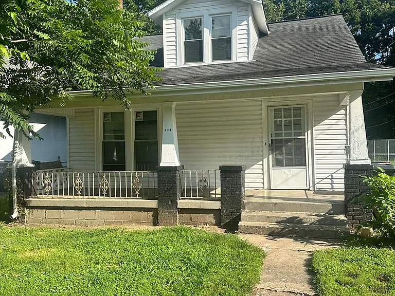 438 Michigan St — Photo 1