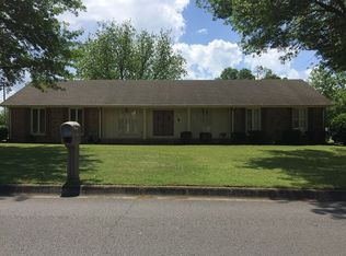 1010 W Dearborn Ave, Muscle Shoals, AL 35661