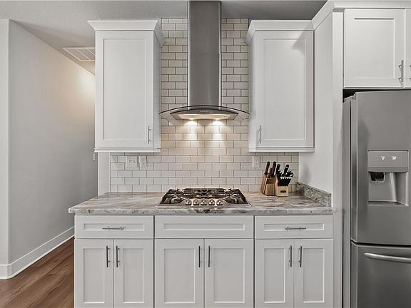 5th image of 200 Heron Bay Ln