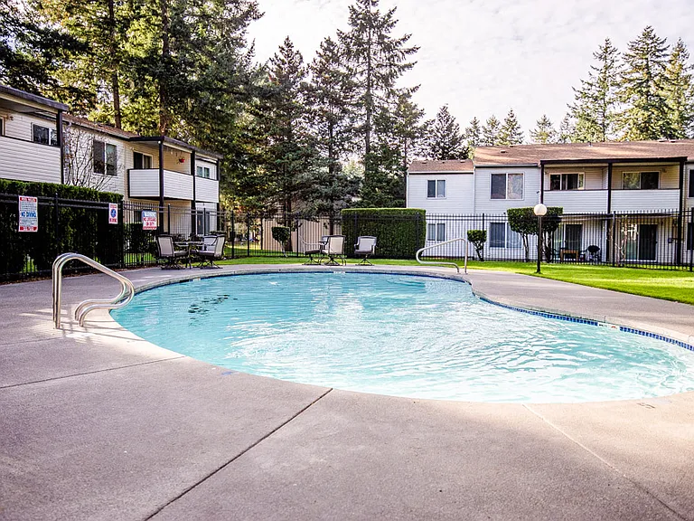 Lakewood Apartments - Arbor Pointe Apartments - Pool