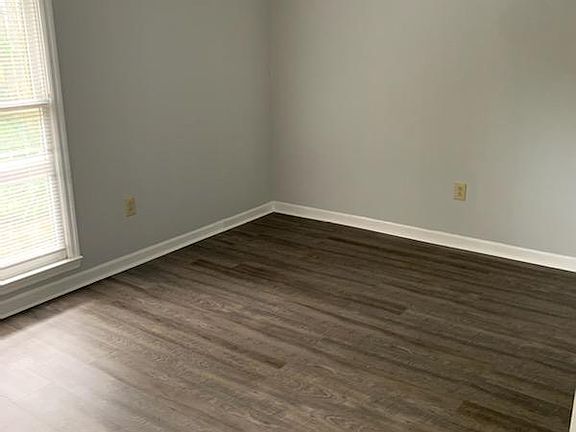 5th image of 3796 Kenesaw Dr