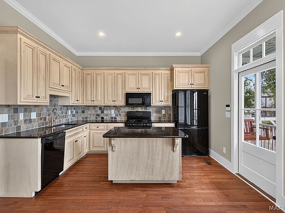 2nd image of 24 Boardwalk St