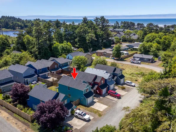 8465 Hollyhock St, Rockaway Beach, OR 97136