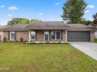 2104 Autumn Oak Cir, Maryville, TN 37801