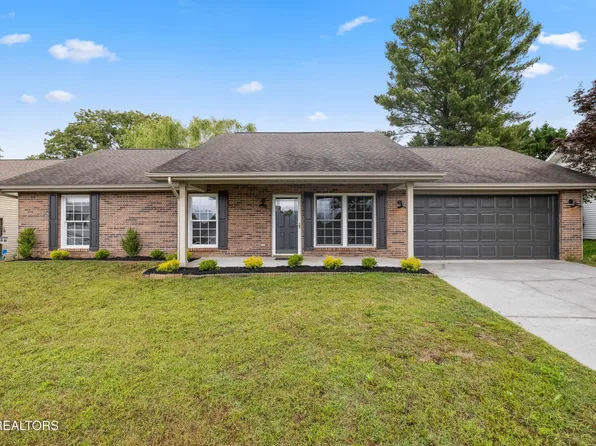2104 Autumn Oak Cir, Maryville, TN 37801