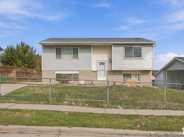5250 W Begonia Cir, West Jordan, UT 84081