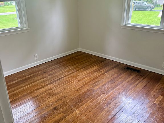 5th image of 1122 Glen Rd