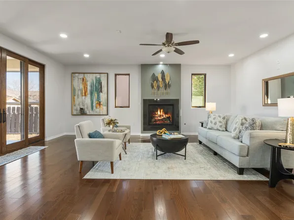 220 Grand Canyon Dr, White Rock, NM 87547