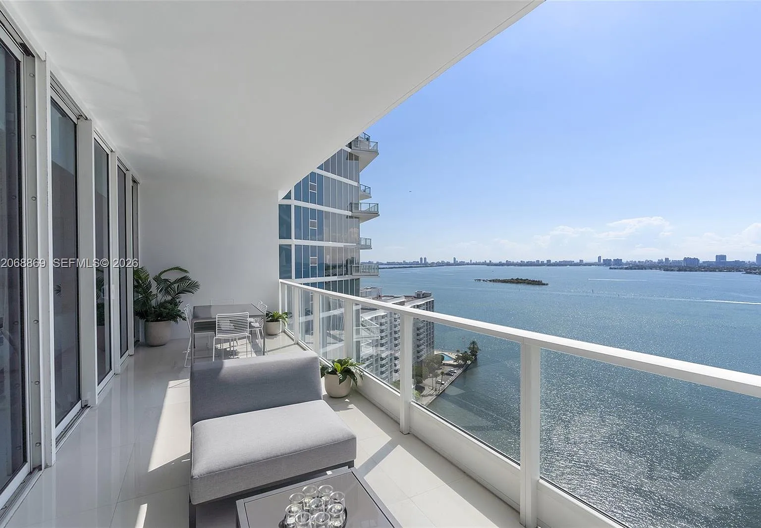 Paramount Bay Condo — Photo 1
