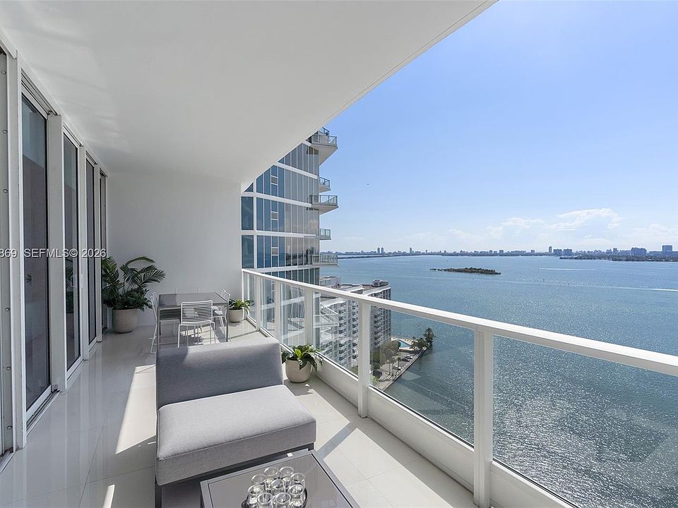 1st image of 2020 N Bayshore Dr APT 2105