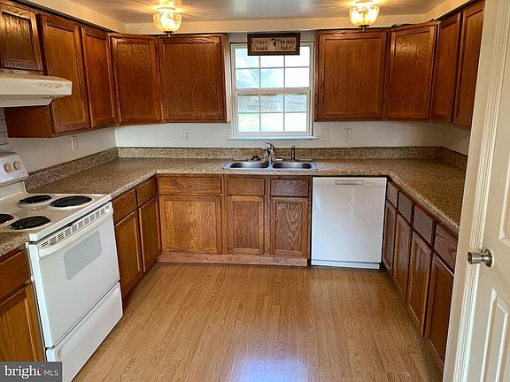 3rd image of 729 Dollar Ln