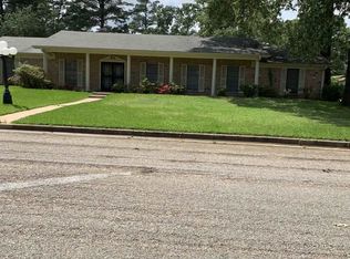 715 Wedgewood Ln, Longview, TX 75604