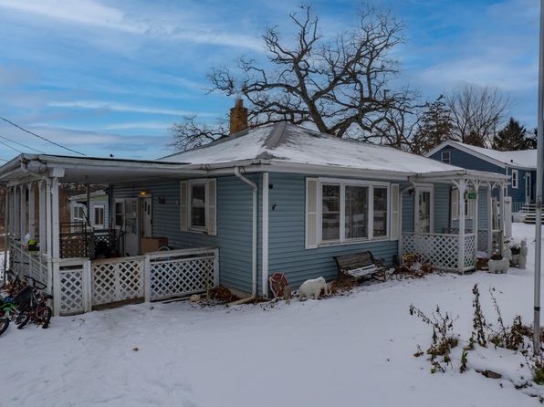 4533 Willow Dr, Lake Station, IN 46405