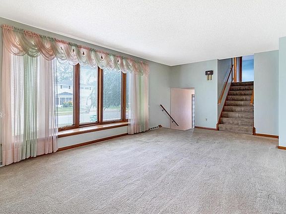 5th image of 37 Leni Ln