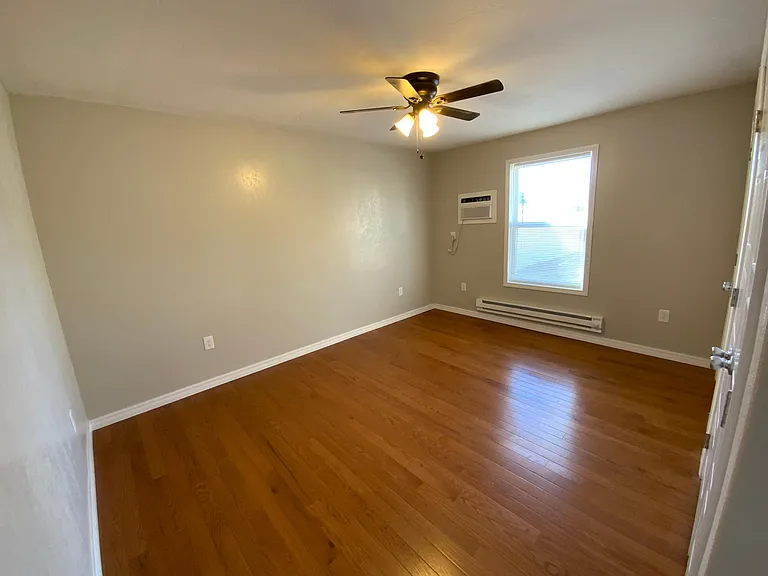 504 S Ave E — Photo 11