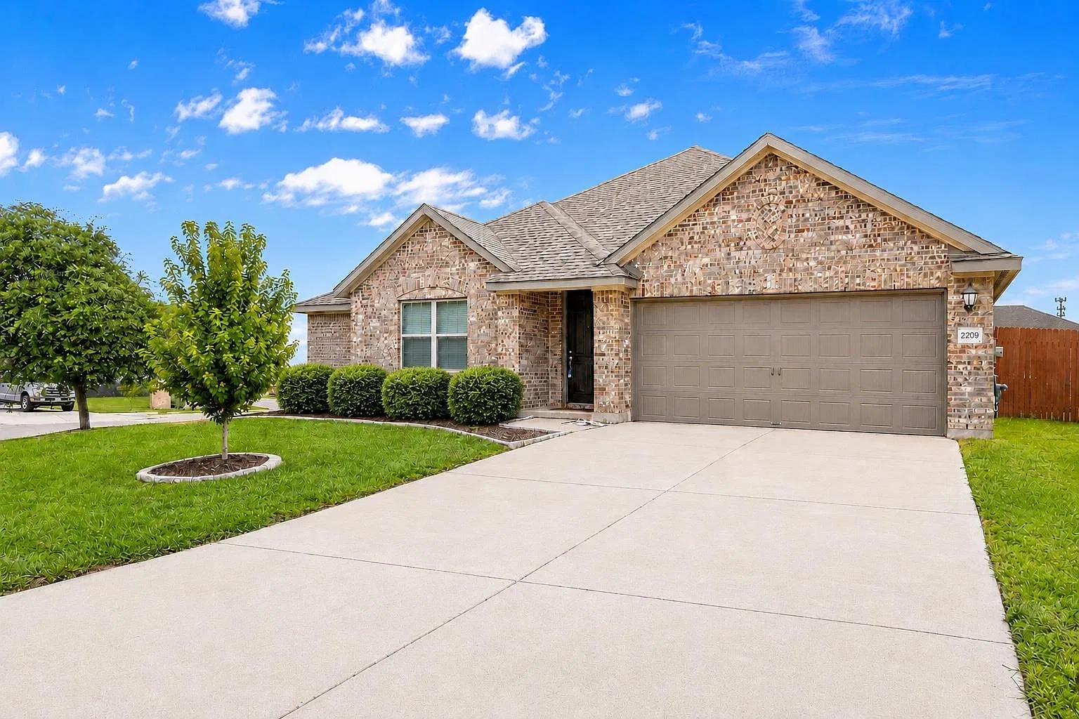 4 bed, 2.0 bath, 2161 sqft, $2,400 — Photo 1