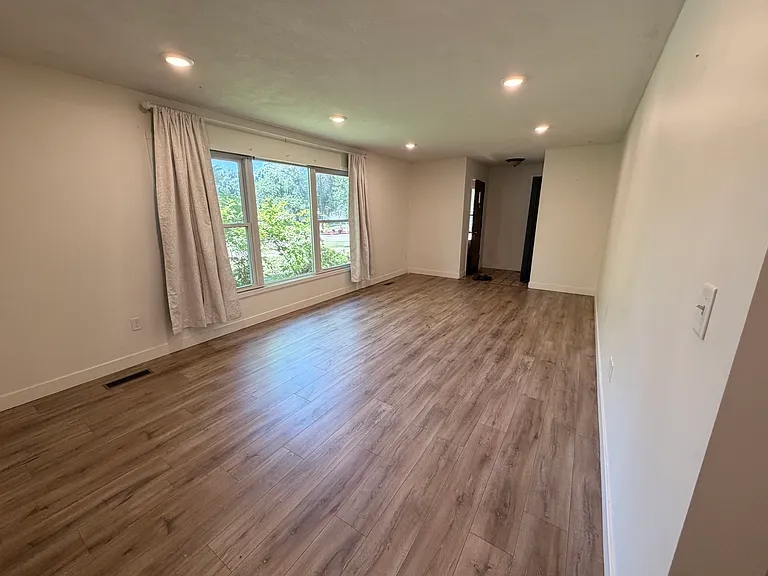 318 N Park St — Photo 8