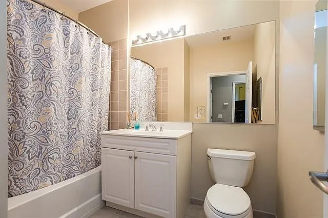 1200 Grand St #322 — Photo 11