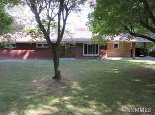144 Lawson Dr, Spruce Pine, NC 28777