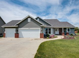 1304 Orchard View Ln, Mukwonago, WI 53149