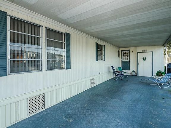 3rd image of 3253 Hampshire Dr