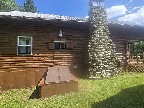 3rd image of 332 Crow Hill Road