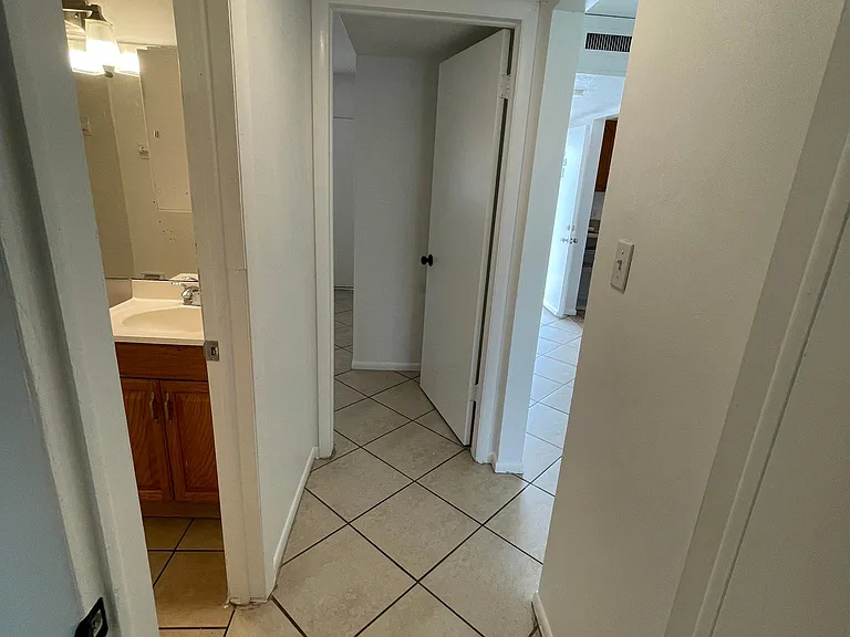 809 W Lancaster Rd #I113 — Photo 8