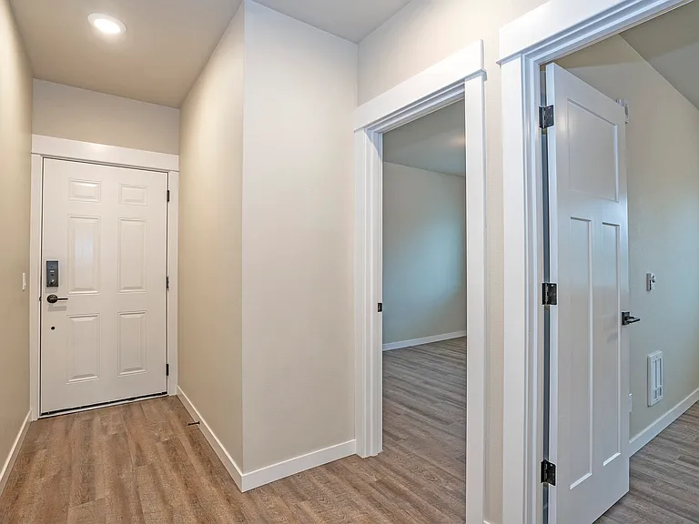627 N Fife St — Photo 14