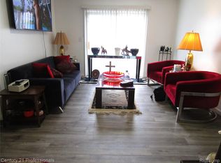 10020 Allen Pointe Dr, Allen Park, MI
