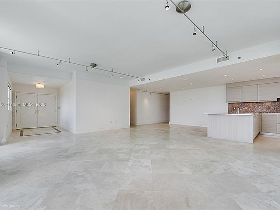 5th image of 2645 S Bayshore Dr APT 902