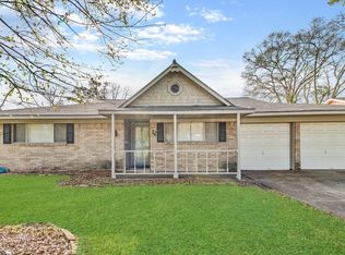 32 N Kaysie St, Angleton, TX 77515