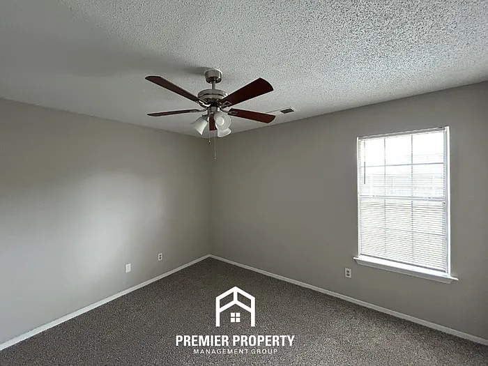 2563 Waverly Dr — Photo 8