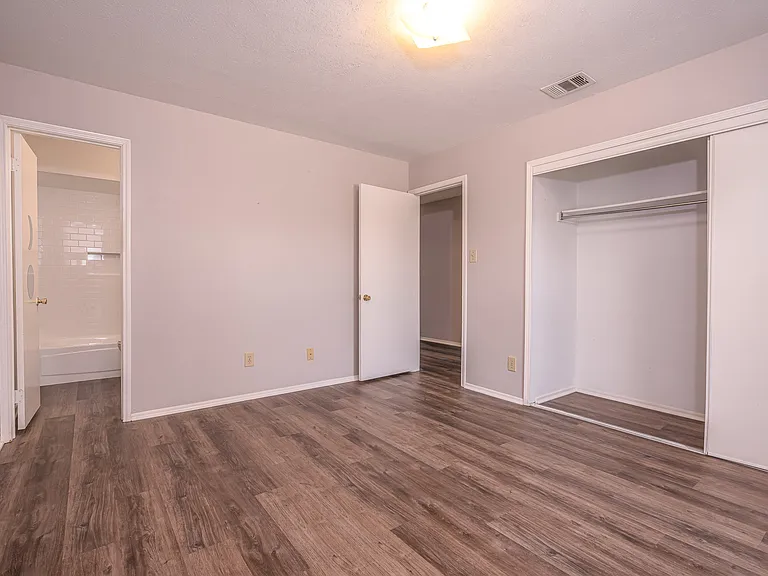 2911 Forest Creek Dr — Photo 11