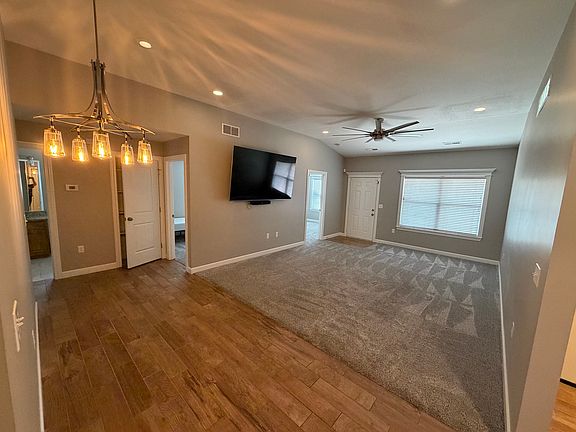 4th image of 451 Ash Ct