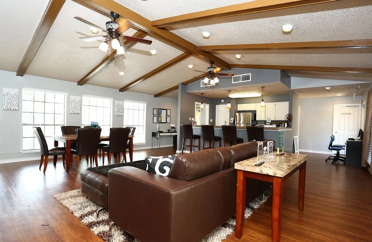 Palisades Park Apartments — Photo 4