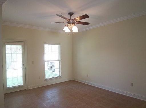 4th image of 920 Jefferson Dr