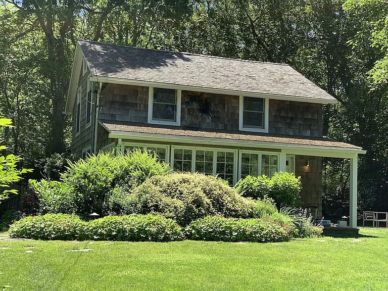 130 Accabonac Rd — Photo 2