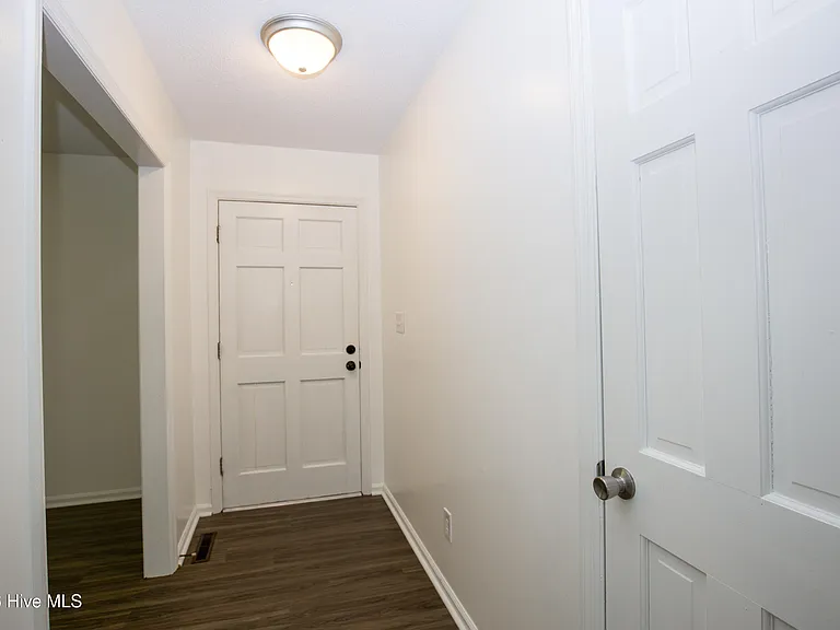 901 Glendale Dr — Photo 4