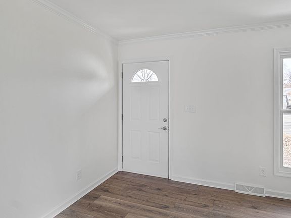 5th image of 115 Deerwood Dr