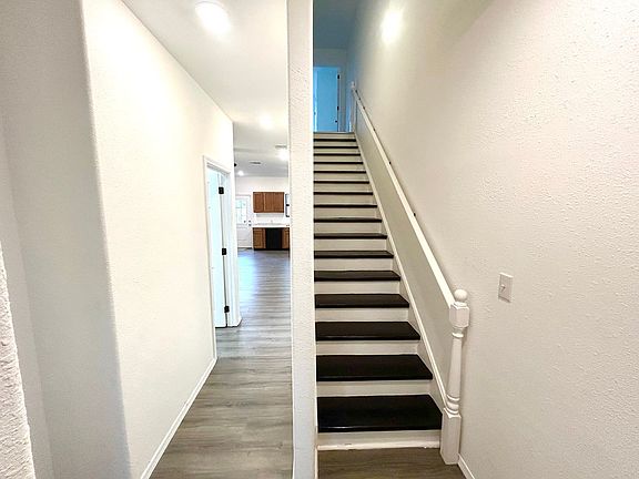 3rd image of 4434 Buena Vista St
