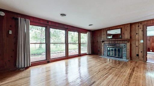 2nd image of 2876 Sugartree Rd