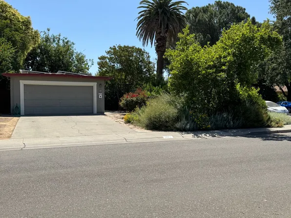 902 Gregory Pl, Davis, CA 95616